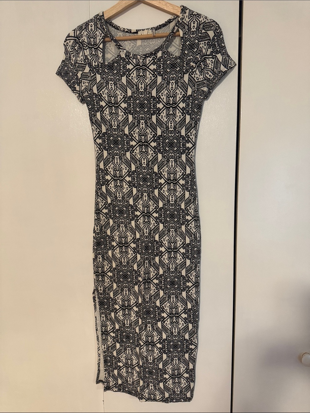 Black & White Geometric Midi Dress size M